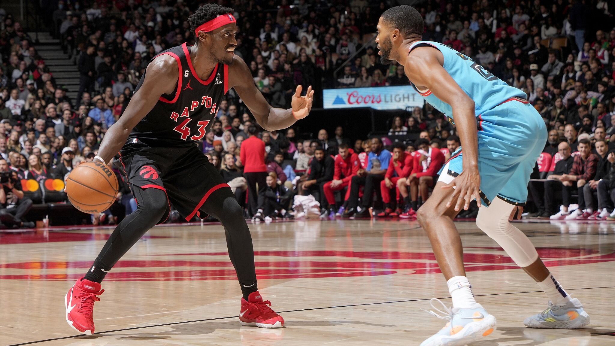 猛龙碾压勇士，布克刷新纪录