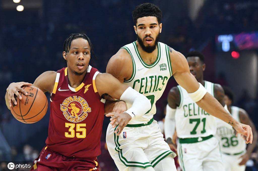 阿斯顿马丁逆转威廉姆斯,拉塞尔带队取胜 阿斯顿马丁逆转威廉姆斯,拉塞尔带队取胜