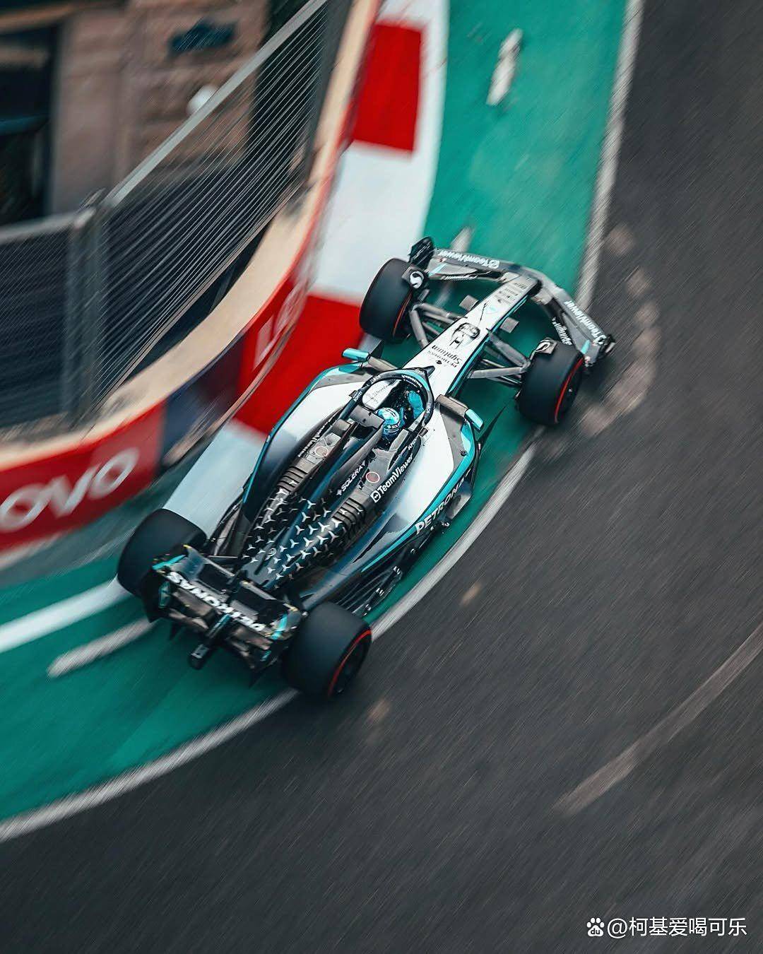 红牛二队鏖战梅赛德斯,塞恩斯惊艳四座 红牛二队鏖战梅赛德斯,塞恩斯惊艳四座