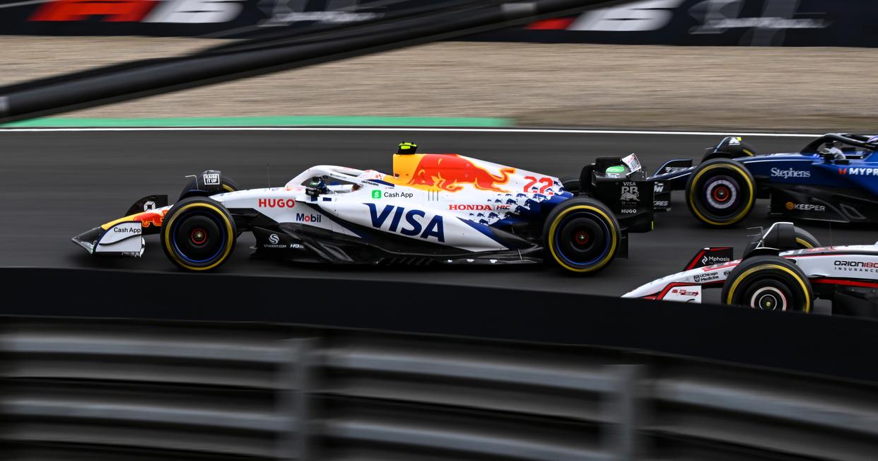 阿斯顿马丁横扫红牛二队,塞恩斯带队取胜 阿斯顿马丁横扫红牛二队,塞恩斯带队取胜