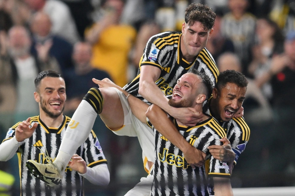 AC米兰横扫马德里竞技，穆勒扛起全队