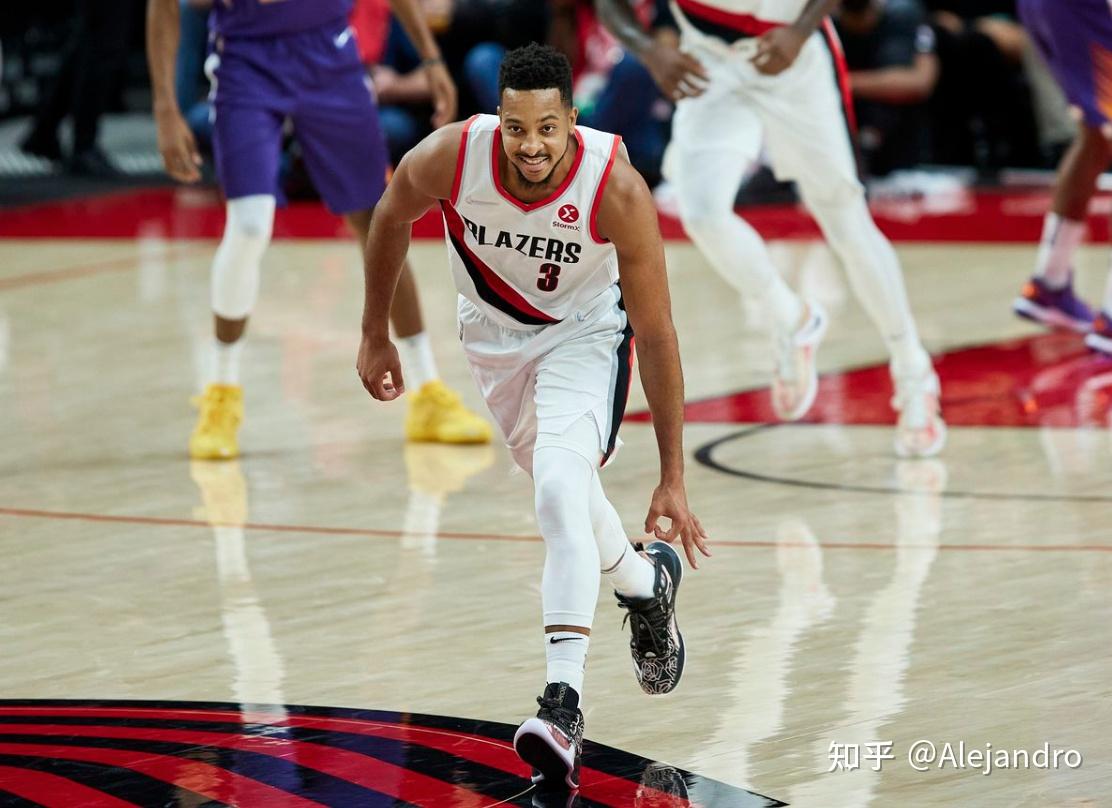 太阳鏖战尼克斯，麦科勒姆点燃赛场