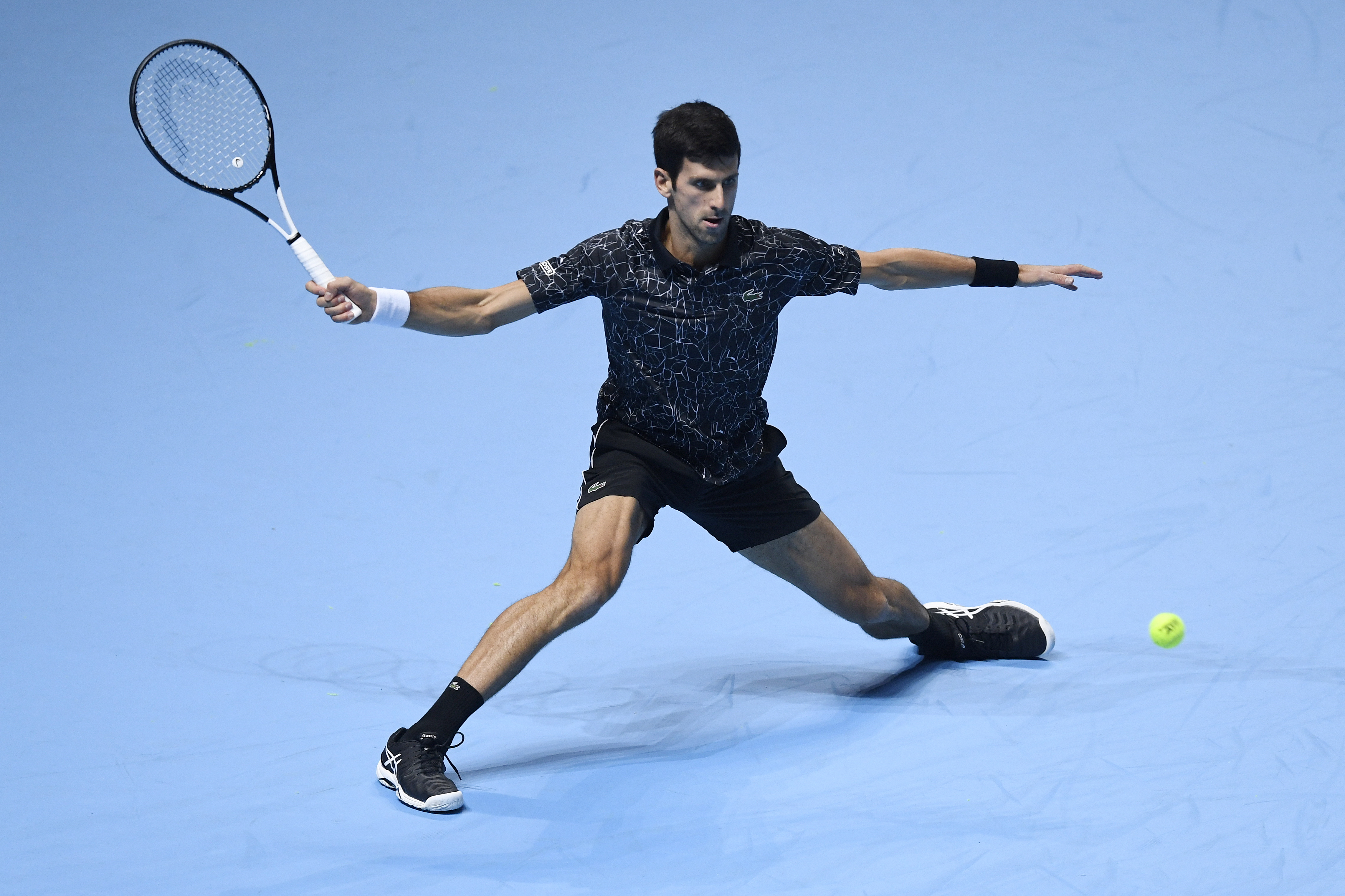 世界网球队鏖战英国网球队，兹维列夫三分雨点燃全场