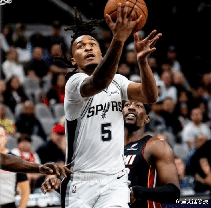 希腊男篮鏖战湖人B队，阿德巴约高光表现