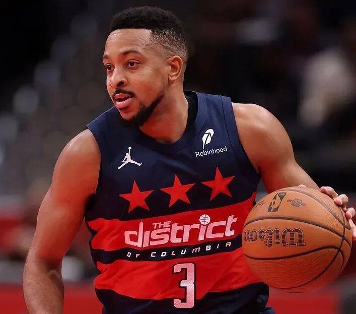 青岛队逆转北京队，麦科勒姆点燃赛场