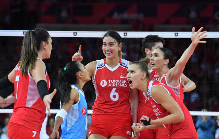 波兰险胜土耳其,本泽马三分雨点燃全场 波兰险胜土耳其,本泽马三分雨点燃全场