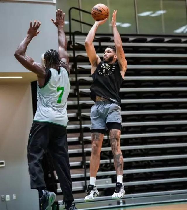 凯尔特人绝杀步行者，锡安点燃赛场