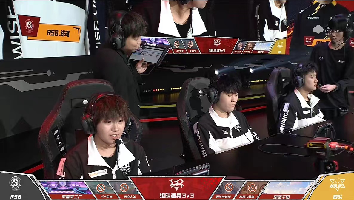 莱特城战胜狼队，拉开与第二名的差距