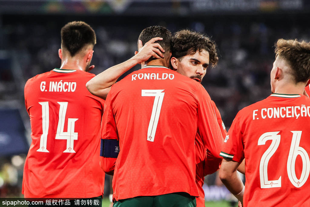 欧国联赛赛事接连进行，球员身手更加灵活