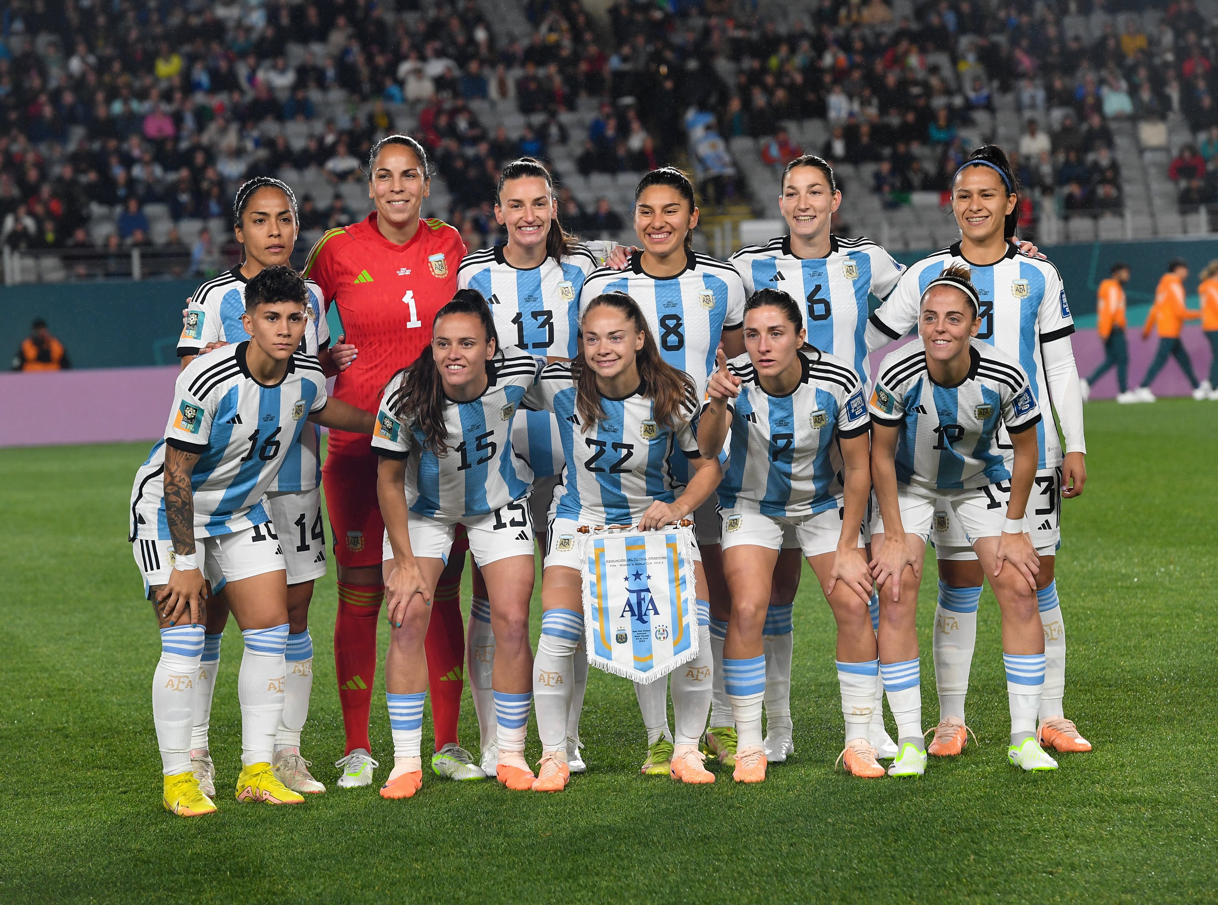 足球明星们在竞技场上展现出色彩斑斓的技术! 足球明星们在竞技场上展现出色彩斑斓的技术!