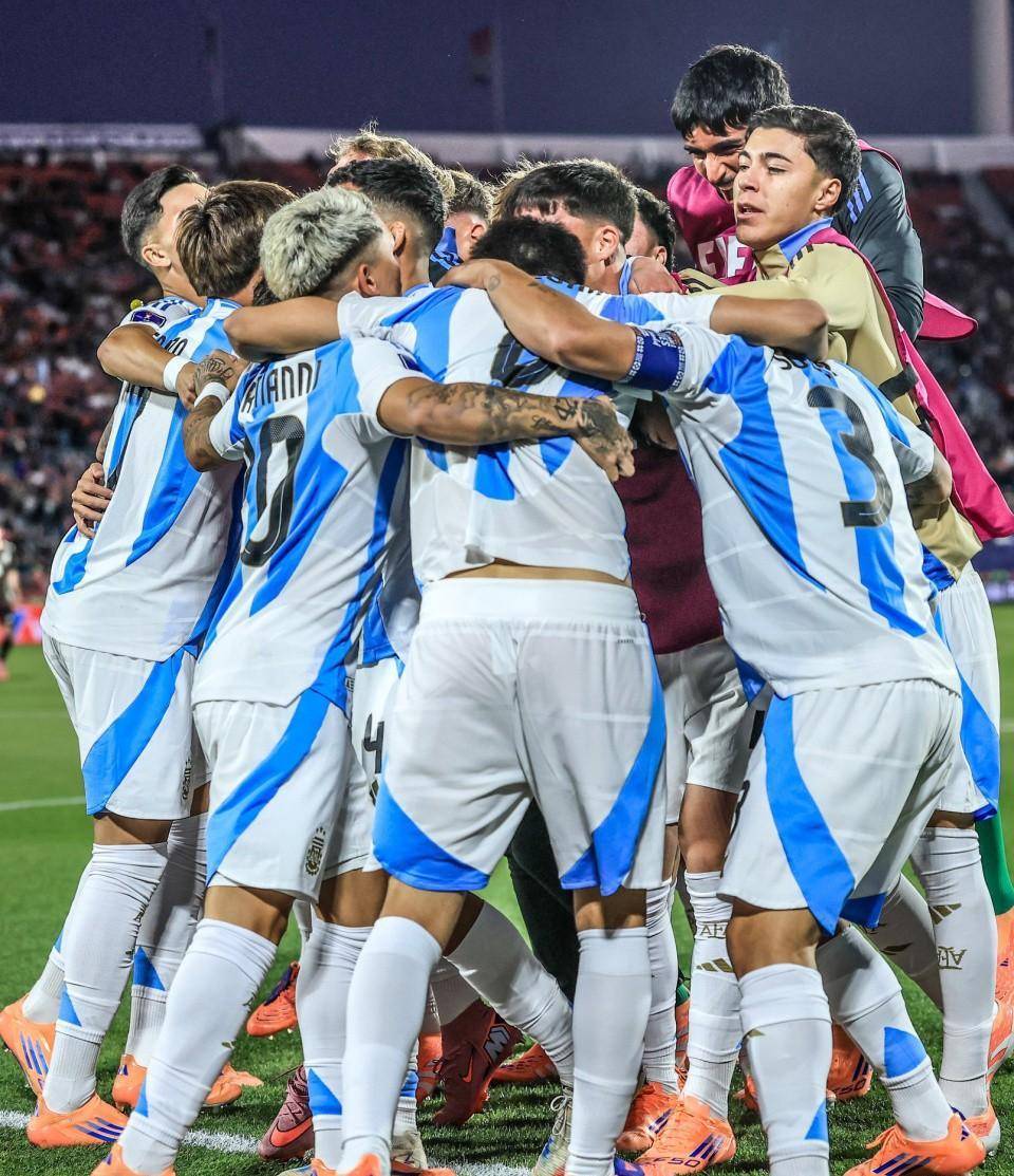 阿根廷篮球代表队再创佳绩，团结合作赢得赞誉