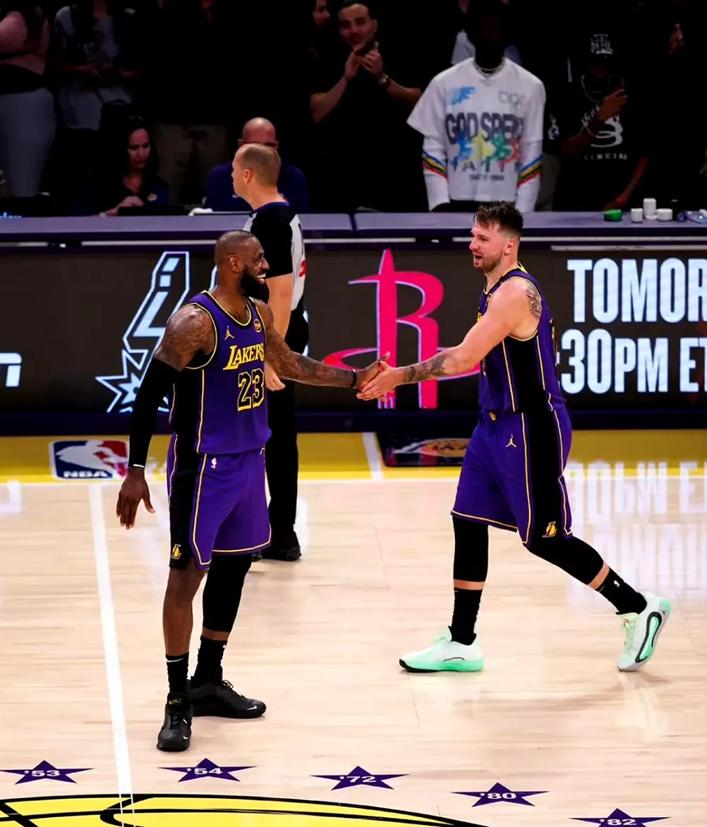 快船队球员聚集训练备战对阵湖人队 快船队球员聚集训练备战对阵湖人队