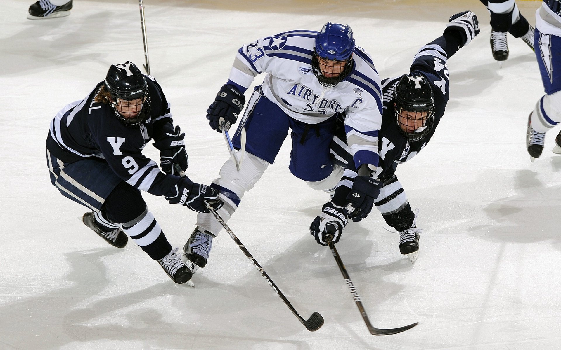 京多安接管德甲争冠战，莱比锡红牛粉碎塞内加尔式铁壁