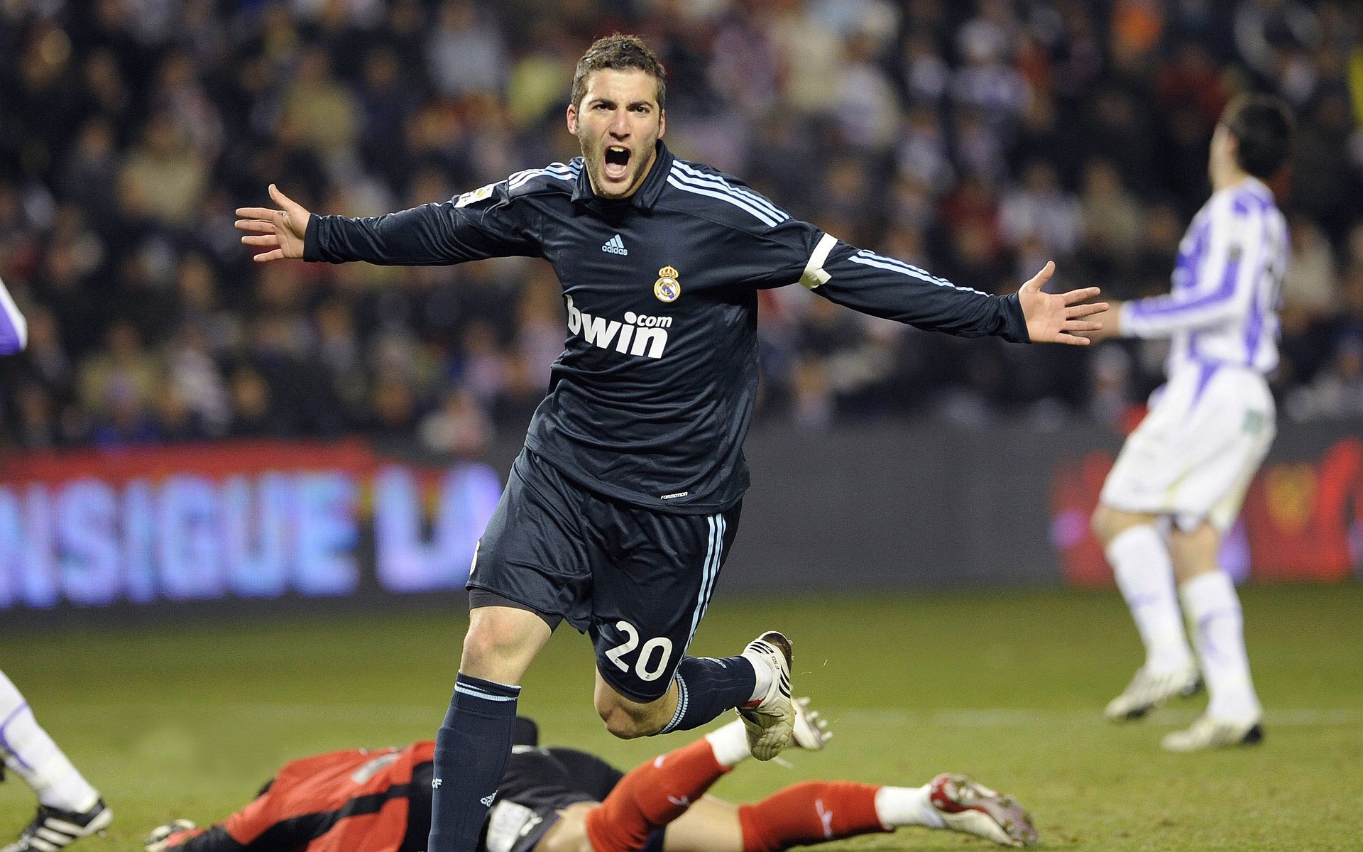 孤城铁壁，库尔图瓦高能神扑难阻墨西哥连环炮，奥地利在血火中见证新王崛起